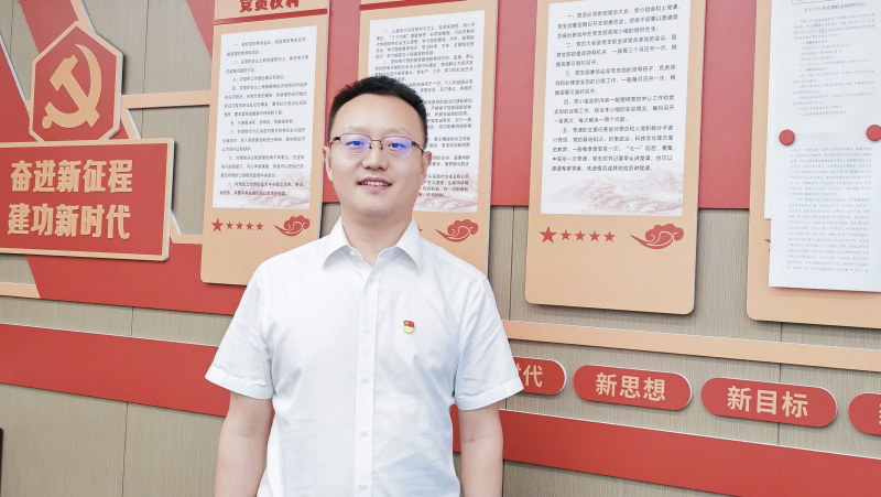 1753674677537110LnIY.jpg 王世鵬照片.jpg